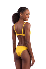 Laden Sie das Bild in den Galerie-Viewer, Model Back: Rio De Sol Oberteil Top Malibu-Yellow Bandeau-Duo