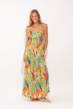 Laden Sie das Bild in den Galerie-Viewer, Model Front: Rio De Sol Strandkleid Tropical Long Dress Chiara