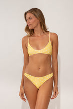 Laden Sie das Bild in den Galerie-Viewer, Model Front: Wednesday In Hawaii By Rio De Sol Oberteil Top Kiko-Lilikoi Hana