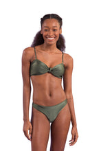 Laden Sie das Bild in den Galerie-Viewer, Model Front: Rio De Sol Set Set Croco Bandeau-Joy Nice-Fio
