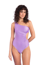 Laden Sie das Bild in den Galerie-Viewer, Model Front: Rio De Sol Badeanzug Orchid Maeve
