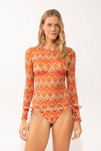 Laden Sie das Bild in den Galerie-Viewer, Model Front: Rio De Sol Strandtop Maracai Top Harper Long
