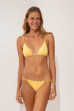 Laden Sie das Bild in den Galerie-Viewer, Model Front: Wednesday In Hawaii By Rio De Sol Oberteil Top Lilikoi Ana
