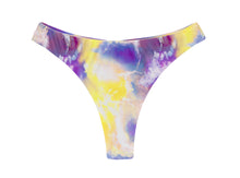 Laden Sie das Bild in den Galerie-Viewer, Product Front: Rio De Sol Unterteil Bottom Tiedye-Purple Fio
