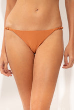 Laden Sie das Bild in den Galerie-Viewer, Gallery: Rio De Sol Unterteil Bottom Shimmer-Nocciola Cheeky-Noa
