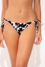 Laden Sie das Bild in den Galerie-Viewer, Gallery: Rio De Sol Unterteil Bottom Poppy Lacinho
