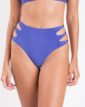 Laden Sie das Bild in den Galerie-Viewer, Gallery: Rio De Sol Unterteil Bottom Malibu-Indigo Highwaist-Spin

