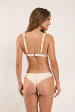 Laden Sie das Bild in den Galerie-Viewer, Model Back: Rio De Sol Oberteil Top Touch-Natural Alba
