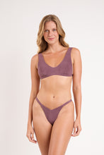 Laden Sie das Bild in den Galerie-Viewer, Model Front: Rio De Sol Oberteil Top Malibu-Ebano Hera
