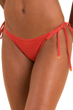 Laden Sie das Bild in den Galerie-Viewer, Gallery: Rio De Sol Unterteil Bottom Malibu-Chili Cheeky-Tie
