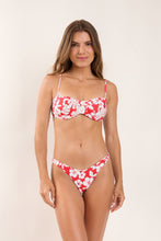 Laden Sie das Bild in den Galerie-Viewer, Model Front: Wednesday In Hawaii By Rio De Sol Oberteil Top Pua-Hibiscus Coral
