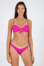 Laden Sie das Bild in den Galerie-Viewer, Model Front: Rio De Sol Oberteil Top Cotele-Amaranto Balconet-Pushup
