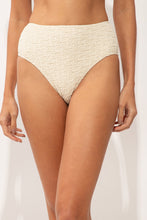 Laden Sie das Bild in den Galerie-Viewer, Gallery: Rio De Sol Unterteil Bottom Brisa-Offwhite Hotpants
