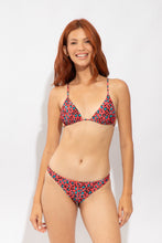 Laden Sie das Bild in den Galerie-Viewer, Model Front: Rio De Sol Unterteil Bottom Coral-Feline Leblon
