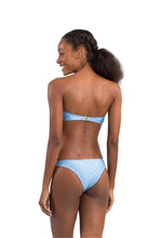 Laden Sie das Bild in den Galerie-Viewer, Model Back: Rio De Sol Oberteil Top Shimmer-Baltic-Sea Bandeau-Joy
