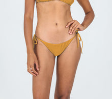Laden Sie das Bild in den Galerie-Viewer, Model Front: Rio De Sol Unterteil Bottom Damasco Ibiza-Comfy
