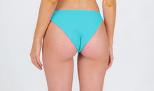 Laden Sie das Bild in den Galerie-Viewer, Model Back: Rio De Sol Unterteil Bottom Breeze Essential-Comfy
