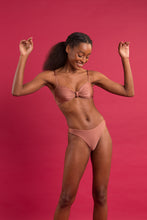 Laden Sie das Bild in den Galerie-Viewer, Image 09: Rio De Sol Set Set Shimmer-Copper Bandeau-Joy Nice-Fio
