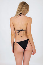 Laden Sie das Bild in den Galerie-Viewer, Model Back: Rio De Sol Set Set Nero Tri-Inv Lacinho
