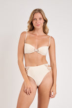 Laden Sie das Bild in den Galerie-Viewer, Model Front: Rio De Sol Unterteil Bottom Malibu-Natural High-Waist-Spin-Iris

