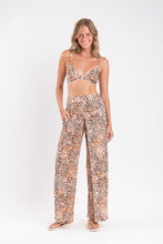 Laden Sie das Bild in den Galerie-Viewer, Gallery: Rio De Sol Strandhosen Leopard Wide Pants
