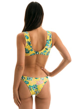 Laden Sie das Bild in den Galerie-Viewer, Model Back: Rio De Sol Unterteil Bottom Florescer Highleg
