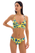 Laden Sie das Bild in den Galerie-Viewer, Model Front: Rio De Sol Unterteil Bottom Lemon Flower Cos Comfort
