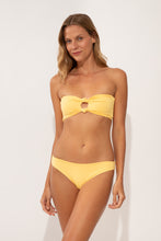 Laden Sie das Bild in den Galerie-Viewer, Model Front: Wednesday In Hawaii By Rio De Sol Oberteil Top Lilikoi Lani
