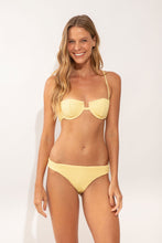 Laden Sie das Bild in den Galerie-Viewer, Model Front: Rio De Sol Unterteil Bottom Drift-Butterglow Essential-Comfy
