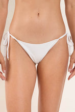 Laden Sie das Bild in den Galerie-Viewer, Gallery: Rio De Sol Unterteil Bottom Sand-White Lacinho
