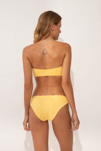 Laden Sie das Bild in den Galerie-Viewer, Model Back: Wednesday In Hawaii By Rio De Sol Set Set Lilikoi Lani Waikiki
