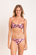 Laden Sie das Bild in den Galerie-Viewer, Model Front: Rio De Sol Oberteil Top Amore-Pink Bandeau-Crispy
