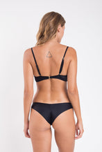 Laden Sie das Bild in den Galerie-Viewer, Model Back: Rio De Sol Set Set Touch-Black Bandeau-Crispy Nice
