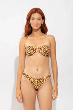 Laden Sie das Bild in den Galerie-Viewer, Model Front: Rio De Sol Unterteil Bottom Yellow-Feline Essential

