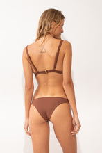 Laden Sie das Bild in den Galerie-Viewer, Model Back: Rio De Sol Set Set Sand-Cappuccino Alba Leblon
