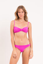 Laden Sie das Bild in den Galerie-Viewer, Model Front: Rio De Sol Oberteil Top Malibu-Rosa Bandeau-Duo
