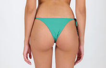 Laden Sie das Bild in den Galerie-Viewer, Model Back: Rio De Sol Unterteil Bottom Opal Ibiza
