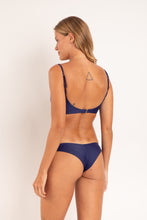 Laden Sie das Bild in den Galerie-Viewer, Model Back: Rio De Sol Unterteil Bottom Touch-Marinho Nice
