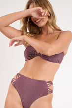 Laden Sie das Bild in den Galerie-Viewer, Image 07: Rio De Sol Set Set Malibu-Ebano Bandeau-Iris Highwaist-Spin-Iris
