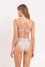 Laden Sie das Bild in den Galerie-Viewer, Model Back: Rio De Sol Set Set Glow Bandeau-Joy Hotpants
