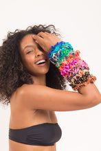 Laden Sie das Bild in den Galerie-Viewer, Image 03: Rio De Sol Haar-Accessoires Dots-Energy Scrunchie
