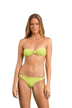 Laden Sie das Bild in den Galerie-Viewer, Model Front: Rio De Sol Set Set Bora-Citrus Bandeau-Joy Leblon
