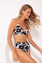 Laden Sie das Bild in den Galerie-Viewer, Bottom Poppy Hotpants
