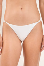Laden Sie das Bild in den Galerie-Viewer, Bottom Sand-White Cheeky-Fixa
