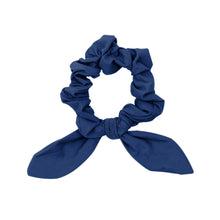 Laden Sie das Bild in den Galerie-Viewer, Navy Scrunchie
