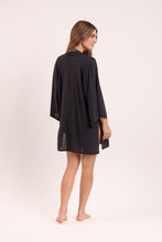 Laden Sie das Bild in den Galerie-Viewer, Model Back: Rio De Sol Kaftans/Cover-Ups Black Kimono
