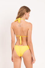 Laden Sie das Bild in den Galerie-Viewer, Model Back: Rio De Sol Unterteil Bottom Amarelo Mel
