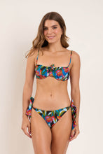 Laden Sie das Bild in den Galerie-Viewer, Model Front: Rio De Sol Unterteil Bottom Flair Gisele
