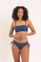 Laden Sie das Bild in den Galerie-Viewer, Model Front: Rio De Sol Unterteil Bottom Navy Madrid
