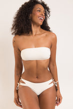 Laden Sie das Bild in den Galerie-Viewer, Model Front: Rio De Sol Unterteil Bottom Off-White Madrid
